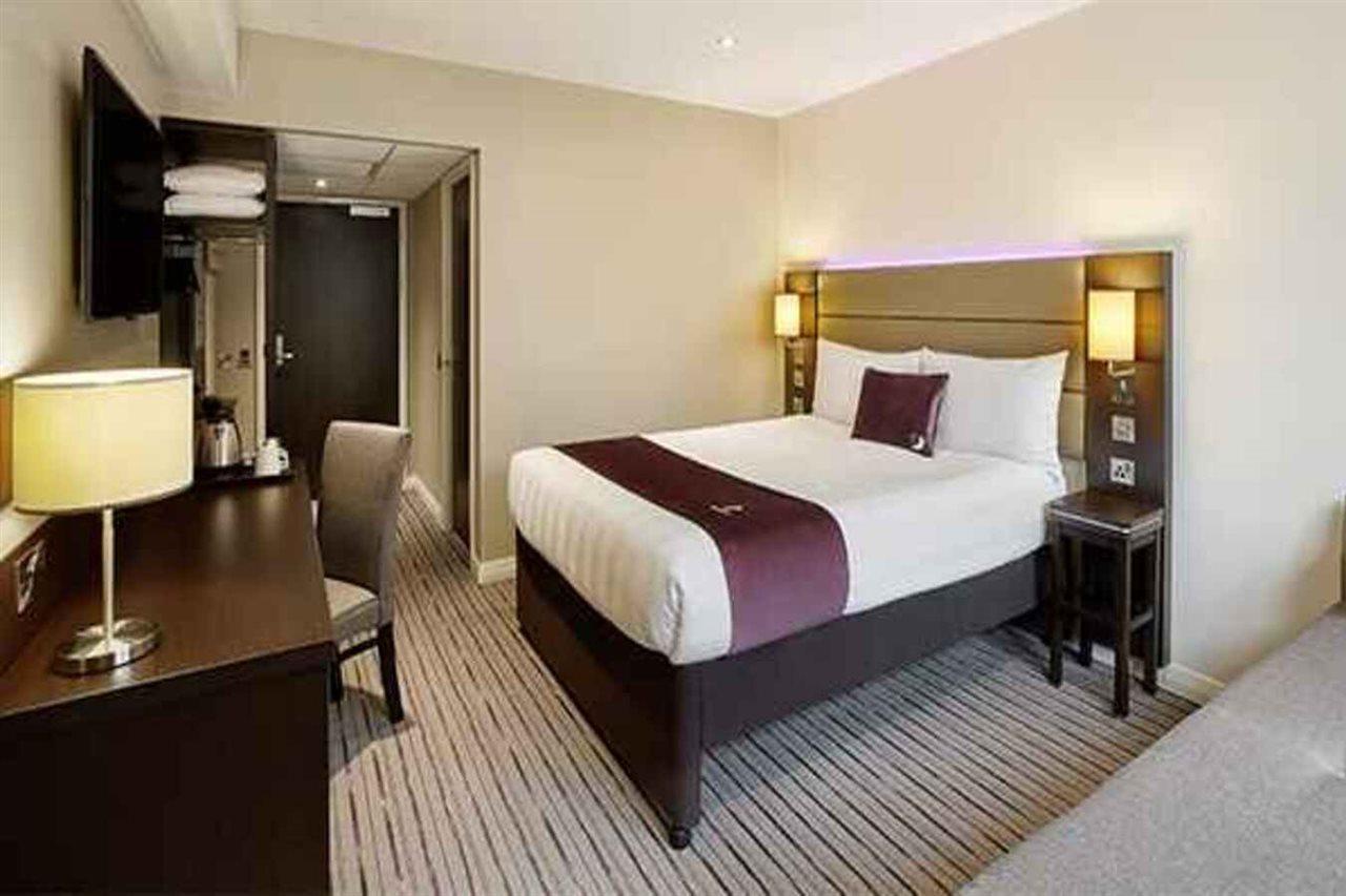 Premier Inn Milton Keynes Central Exterior foto